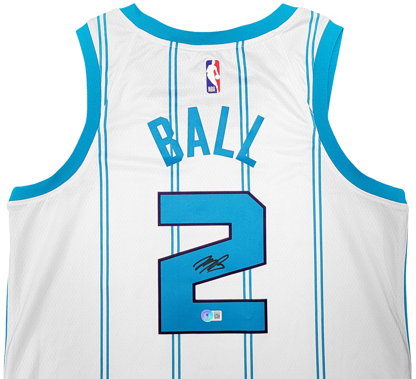 Charlotte Hornets LaMelo Ball Autographed White Nike Swingman Jersey Size M Beckett BAS QR Stock #209485