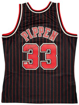 Chicago Bulls Scottie Pippen Autographed Black Authentic Mitchell & Ness 1995-96 Hardwood Classics Swingman Jersey Size L Beckett BAS Witness Stock #210847