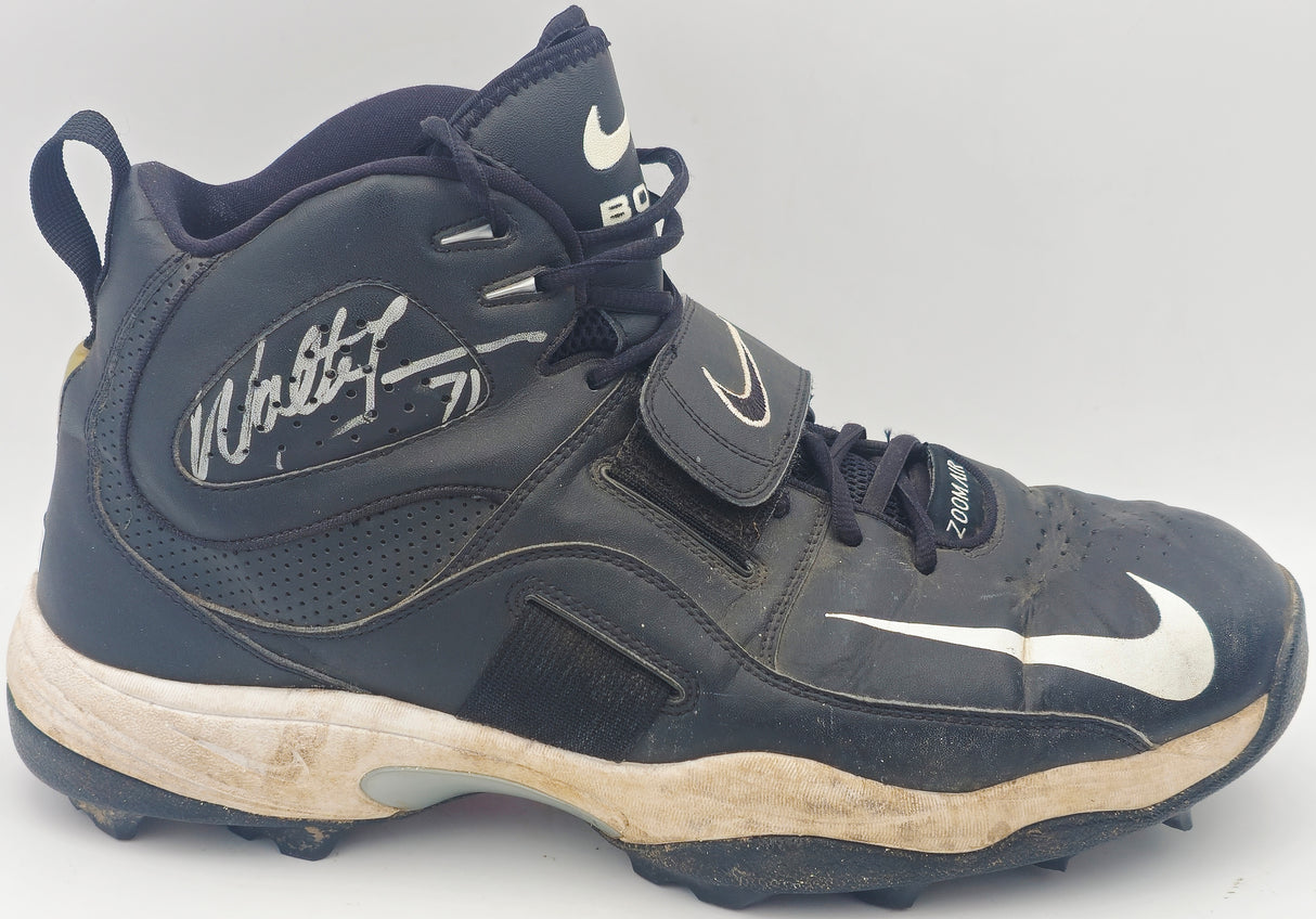 Walter Jones Autographed Dual Signed Pair of Game Used Black Nike Zoom Air Cleats Seattle Seahawks Beckett BAS QR #BF24626 & BF24627