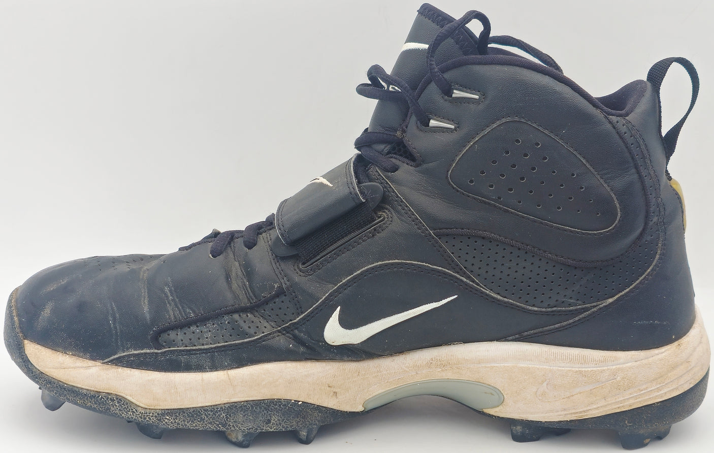 Walter Jones Autographed Dual Signed Pair of Game Used Black Nike Zoom Air Cleats Seattle Seahawks Beckett BAS QR #BF24626 & BF24627