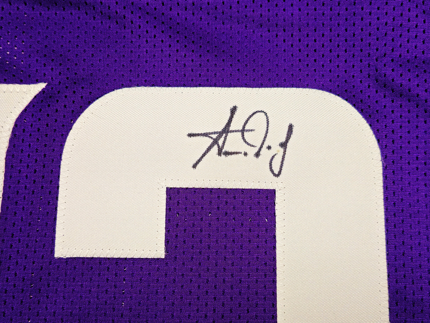Minnesota Vikings Aaron Jones Autographed Purple Jersey Beckett BAS Witness Stock #238330