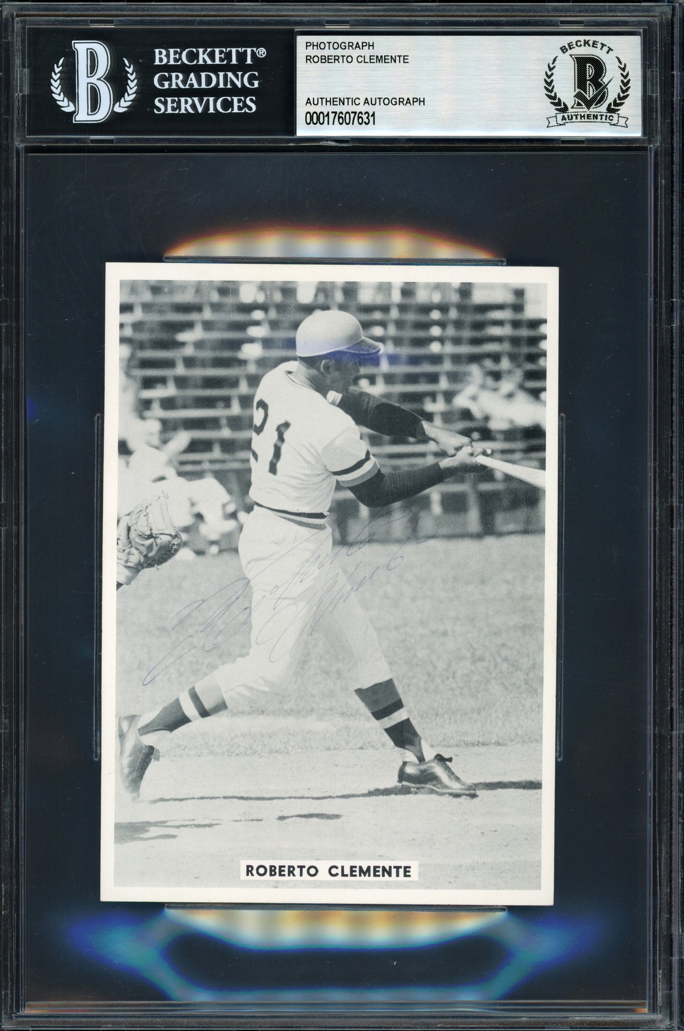 Roberto Clemente Autographed 1971-72 4x5.5 Photo Pittsburgh Pirates Beckett BAS #17607631