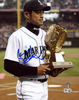 Ichiro Suzuki Autographed 8x10 Photo Seattle Mariners Gold Glove IS Holo & MLB Holo Stock #239701