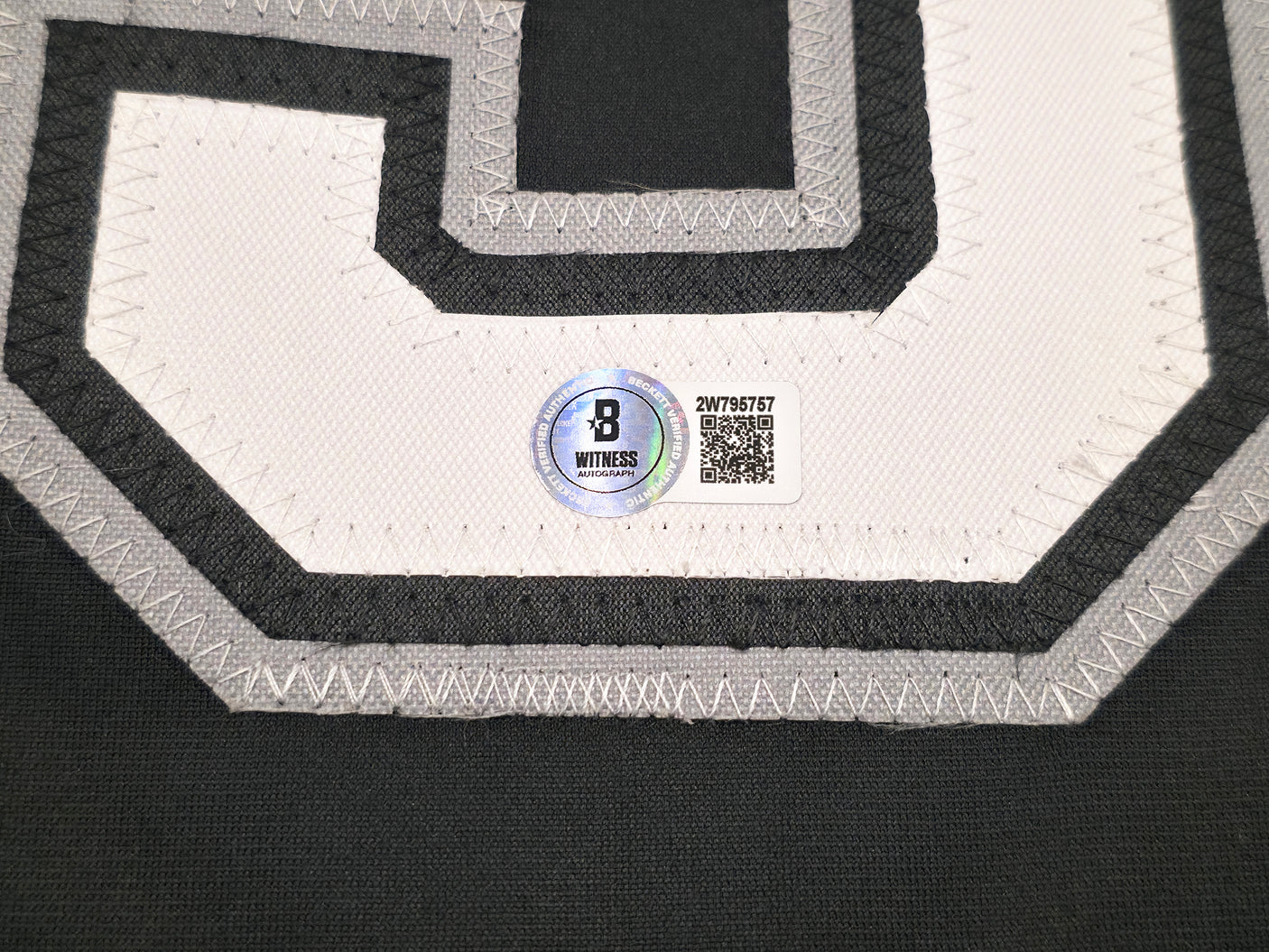 Chicago White Sox Frank Thomas Autographed Black Jersey Beckett BAS Witness Stock #239750