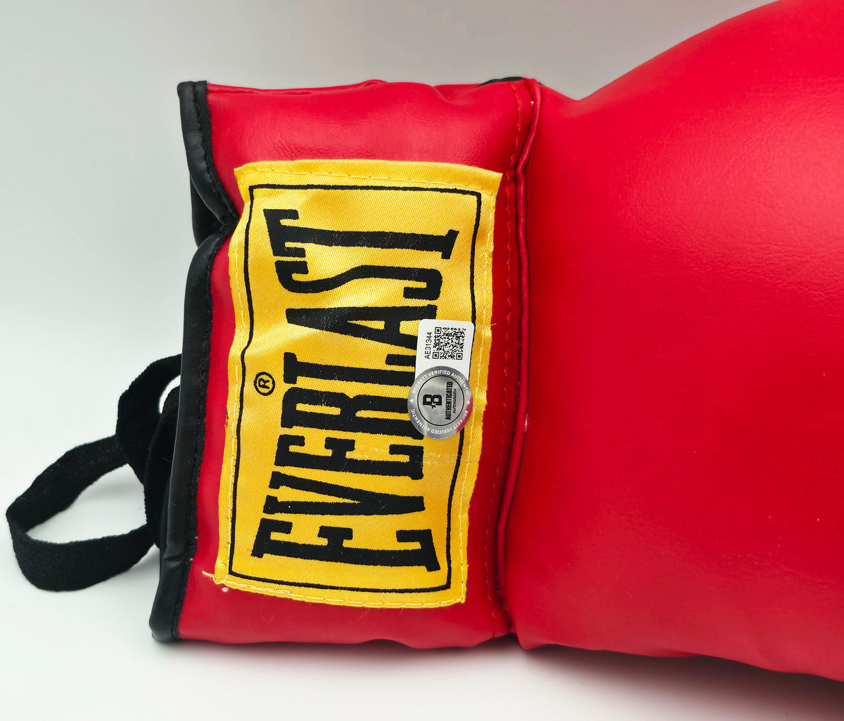 Muhammad Ali Autographed Red Everlast Boxing Glove LH Beckett BAS & Beckett BAS #AE31344