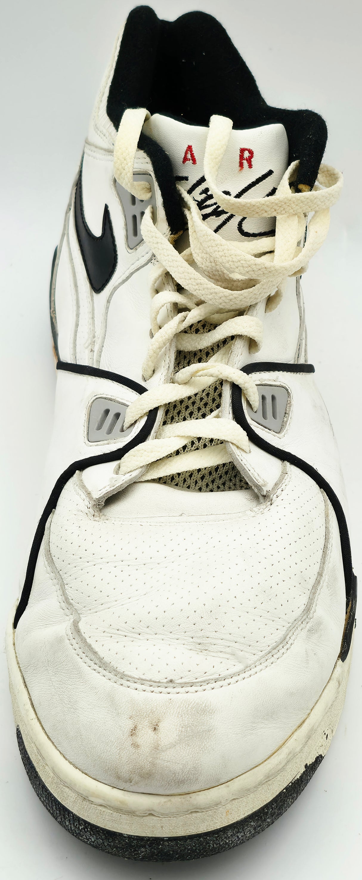 Rony Seikaly Autographed White Game Used Nike Shoe Miami Heat Size 16.5 Beckett BAS QR #BR88765