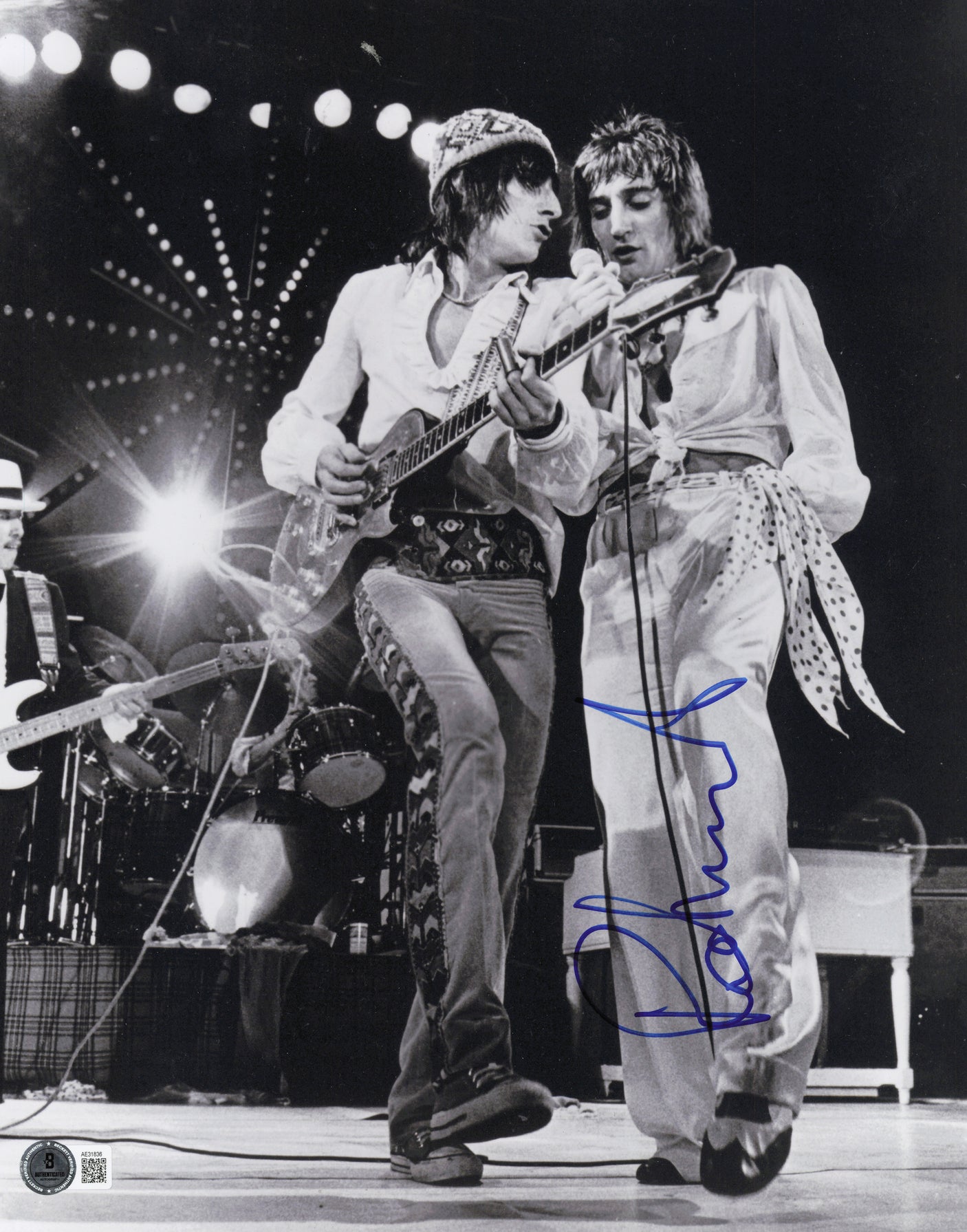 Rod Stewart Autographed 11x14 Photo Beckett BAS QR #AE31836