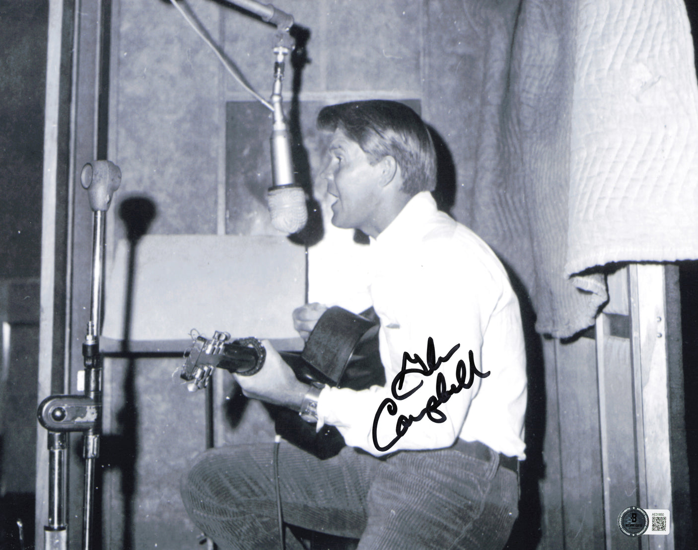 Glen Campbell Autographed 11x14 Photo Beckett BAS QR #AE31850