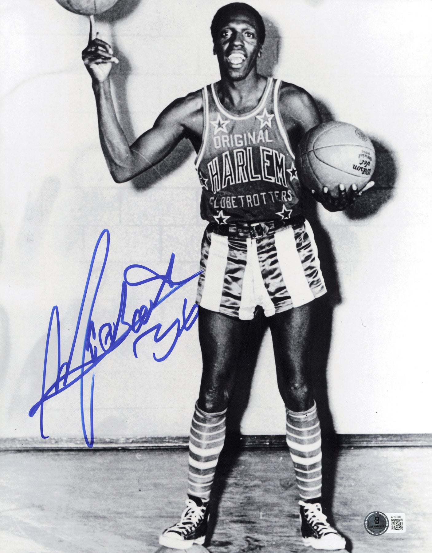 Meadowlark Lemon Autographed 11x14 Photo Harlem Globetrotters Beckett BAS QR #AE31949