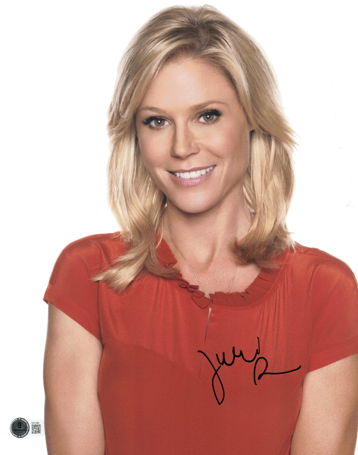 Julie Bowen Autographed 11x14 Photo Modern Family Beckett BAS QR #AE31968