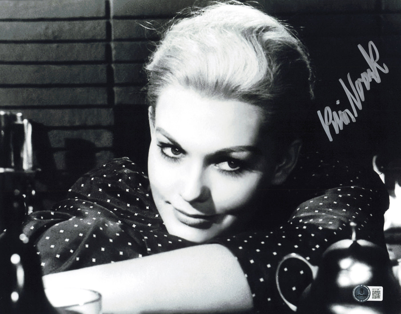 Kim Novak Autographed 11x14 Photo Vertigo Beckett BAS QR #AE31799