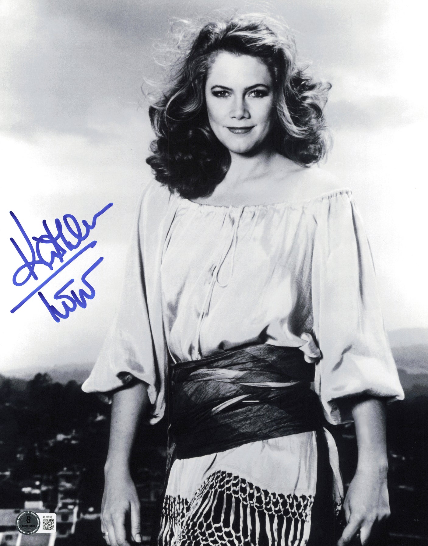 Kathleen Turner Autographed 11x14 Photo Beckett BAS QR #AE31832