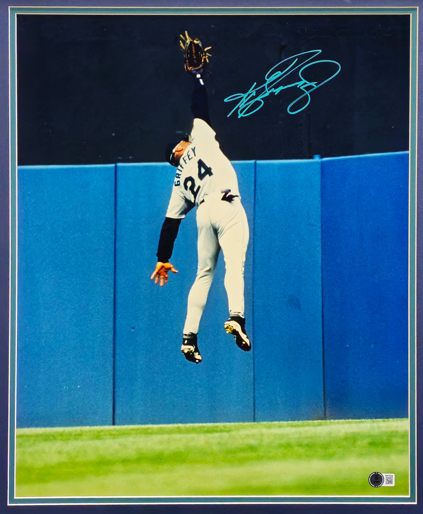 Ken Griffey Jr. Autographed Framed 16x20 Photo Seattle Mariners Wall Catch Beckett BAS Witness Stock #243014