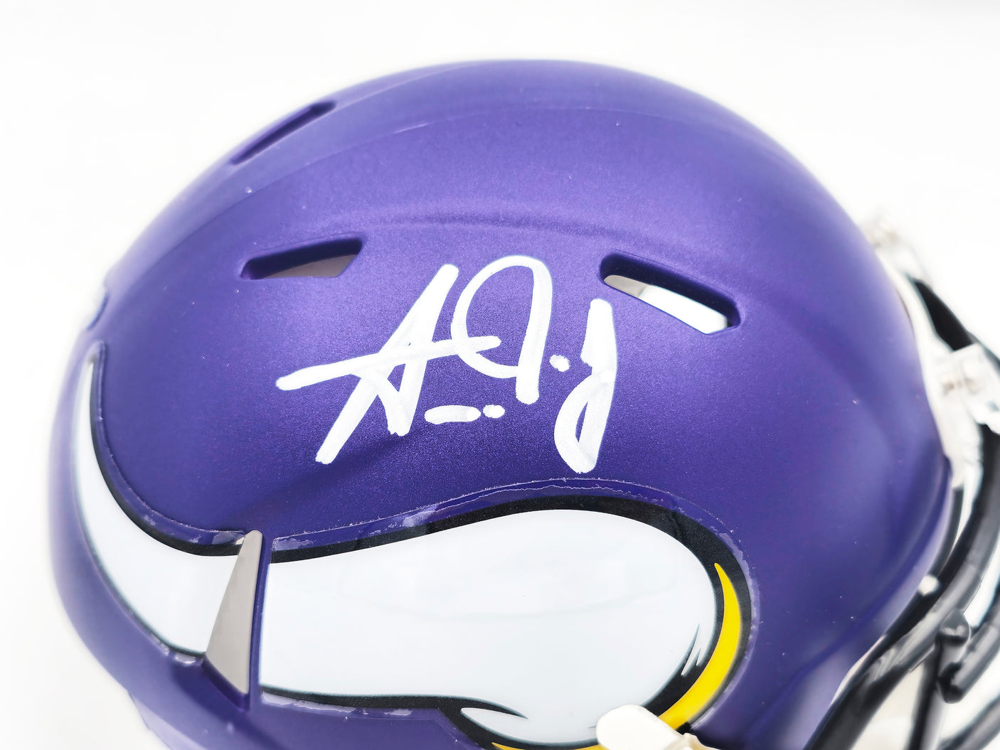 Aaron Jones Autographed Minnesota Vikings Purple Speed Mini Helmet Beckett BAS Witness Stock #228815