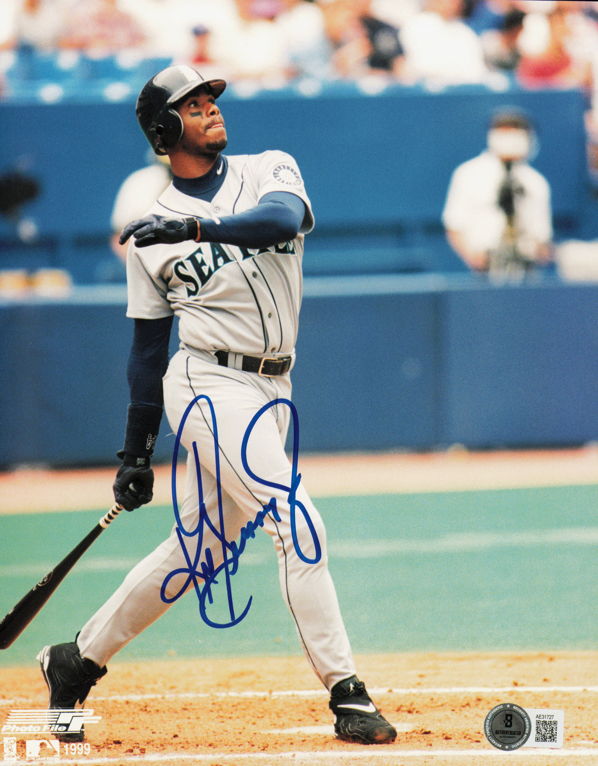 Ken Griffey Jr. Autographed 8x10 Photo Seattle Mariners Beckett BAS QR #AE31727
