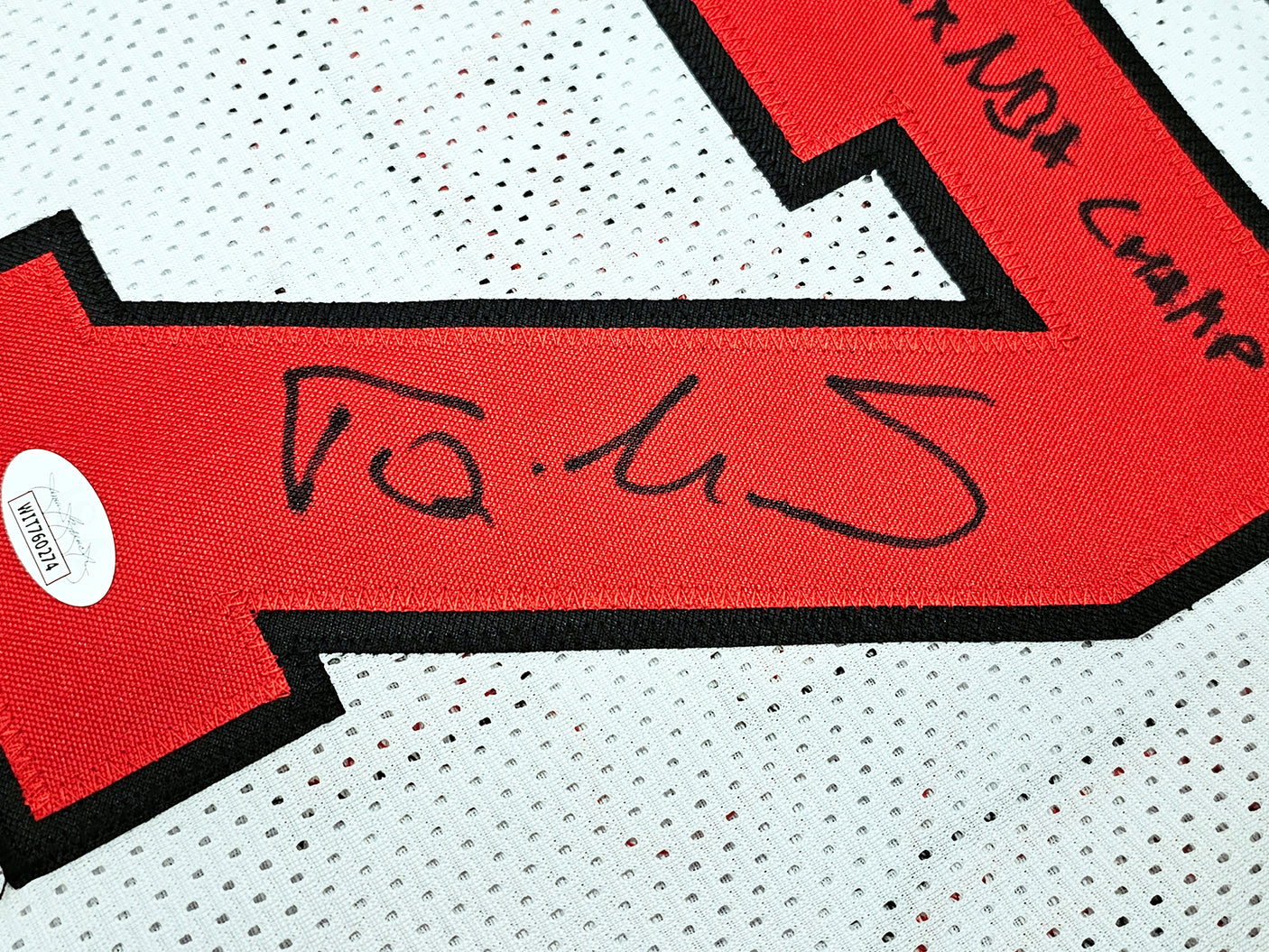 Chicago Bulls Toni Kukoc Autographed White Jersey "3x NBA Champ" JSA Stock #215749