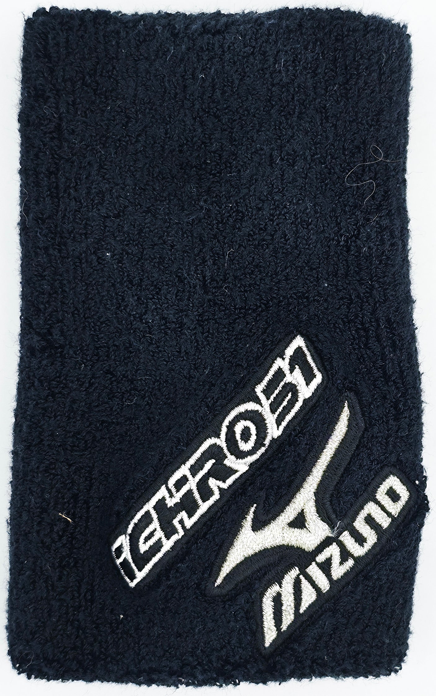 Unsigned Ichiro Suzuki Seattle Mariners Game Used Mizuno Wristband IS Holo SKU #243483