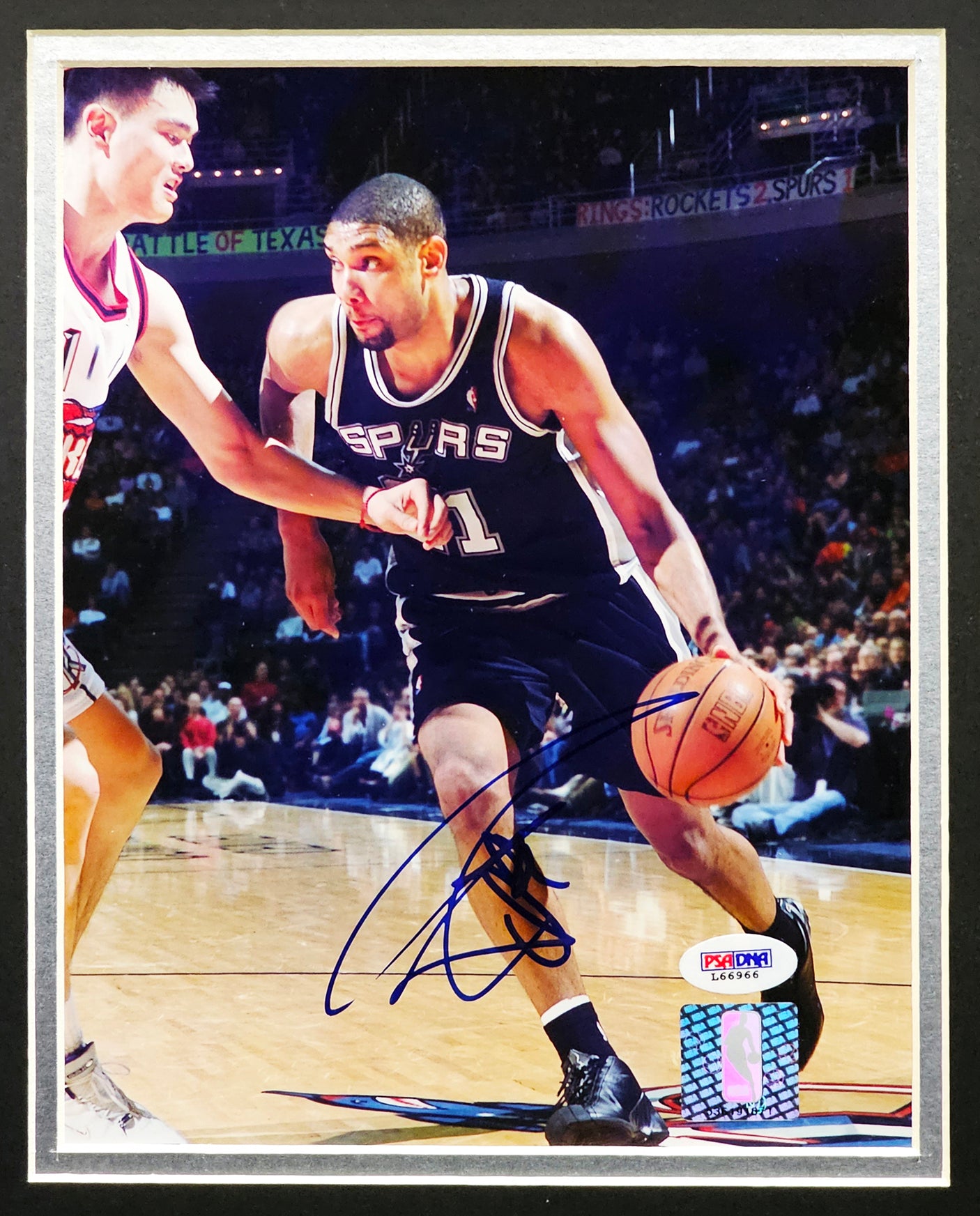 Tim Duncan Autographed Framed 8x10 Photo San Antonio Spurs PSA/DNA #L66966
