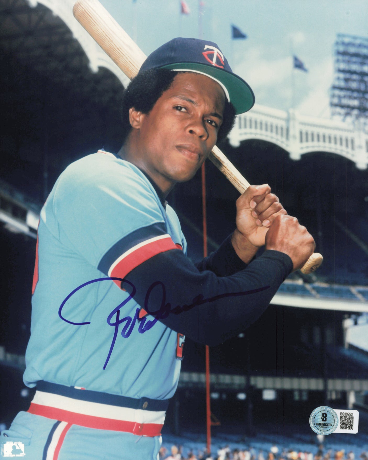 Rod Carew Autographed 8x10 Photo Minnesota Twins Beckett BAS QR #BS30253