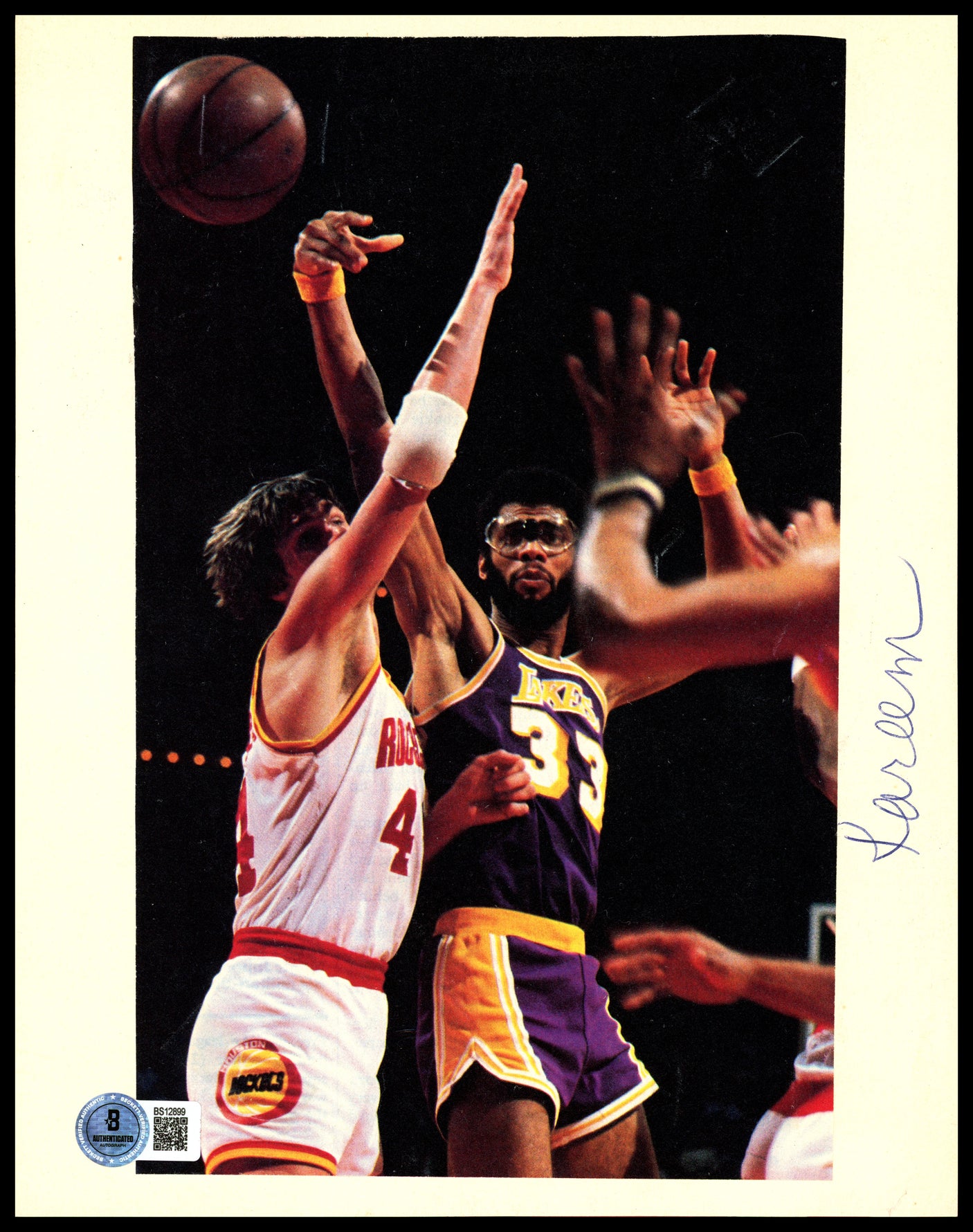 Kareem Abdul Jabbar Autographed 8x10 Page Los Angeles Lakers Beckett BAS QR #BS12899