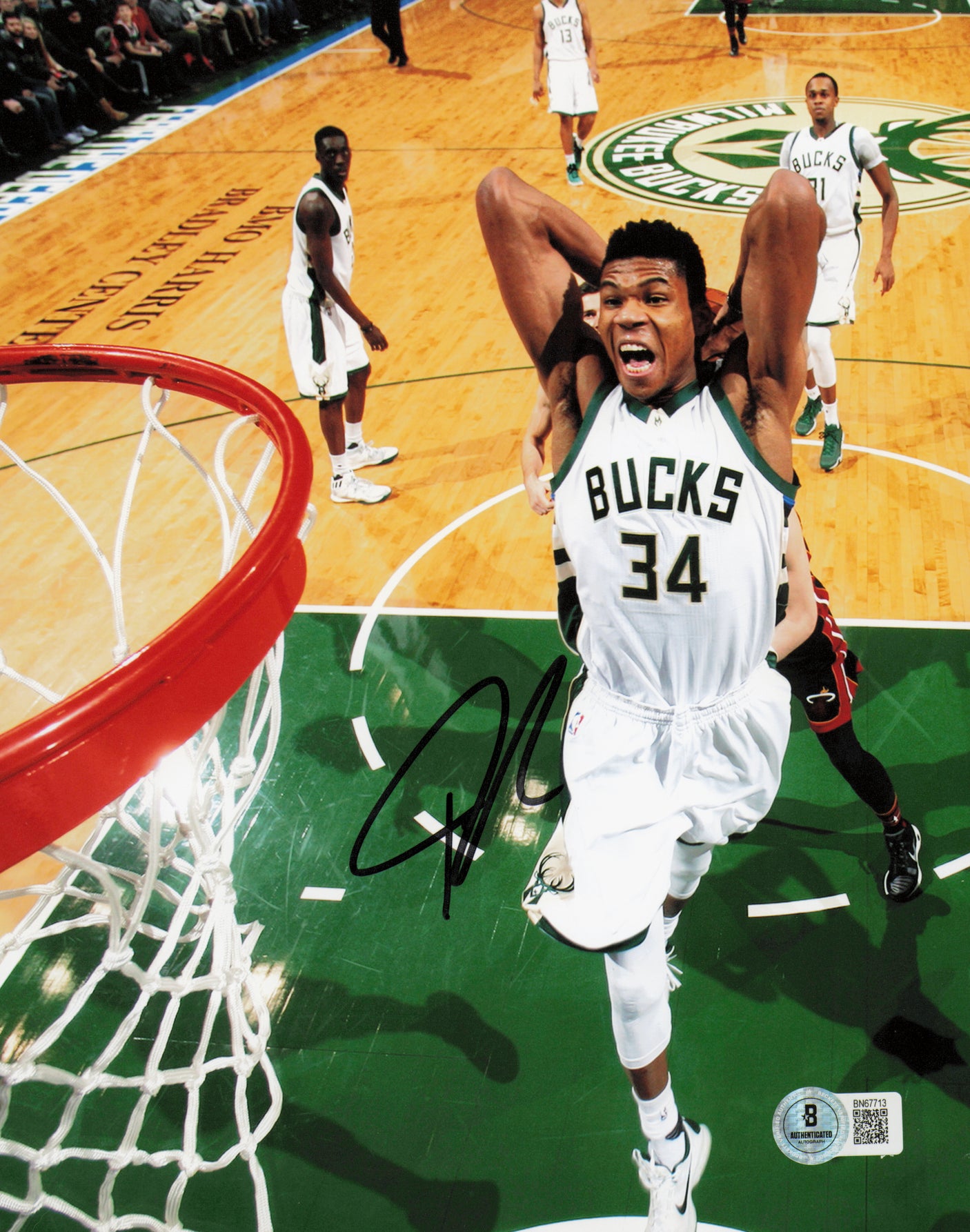Giannis Antetokounmpo Autographed 8x10 Photo Milwaukee Bucks Beckett BAS QR #BN67713