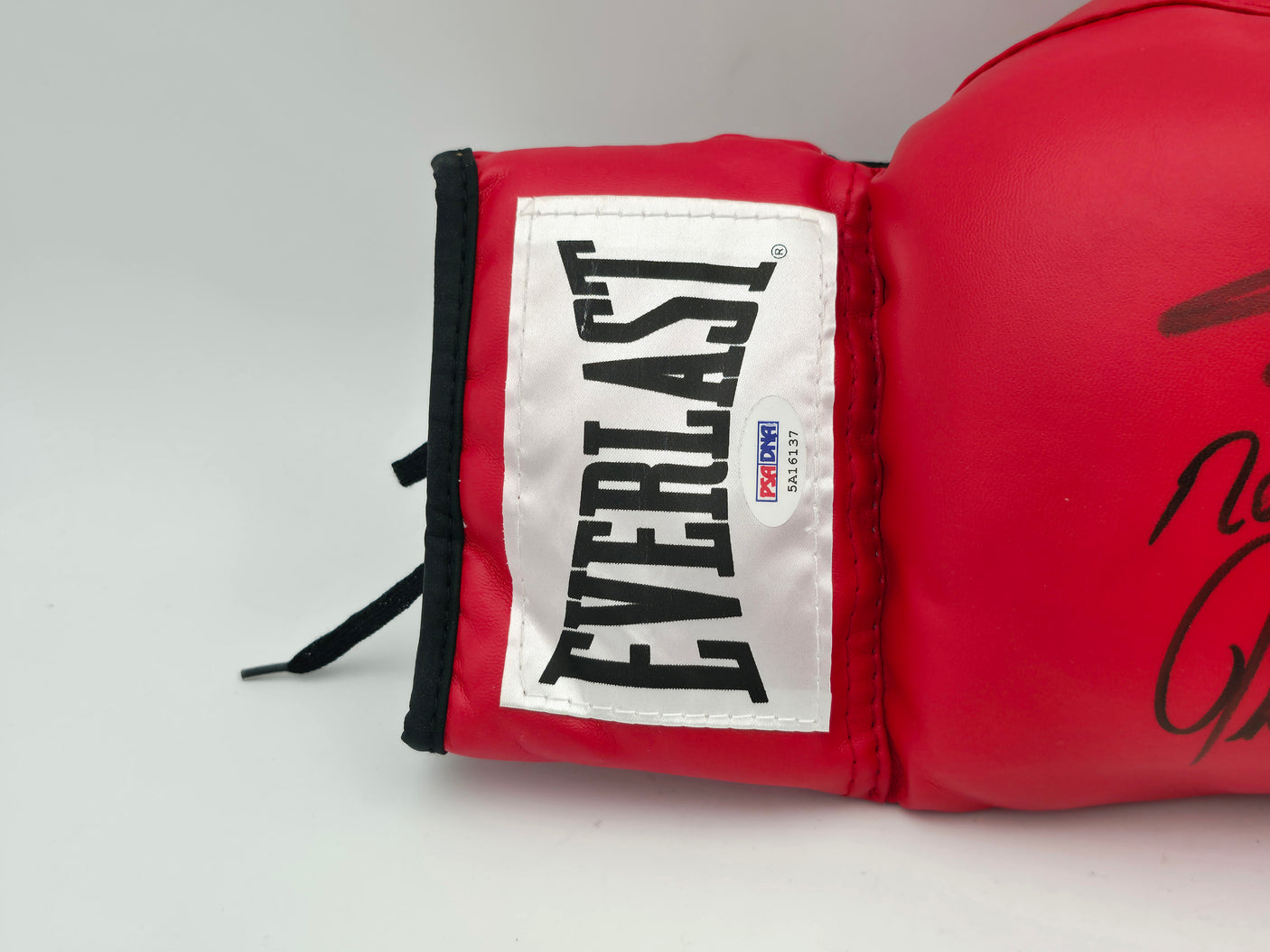 Boxing Greats Autographed Black Everlast Boxing Glove Signed By Sugar Ray Leonard, Thomas "Hitman" Hearns & Roberto Duran RH PSA/DNA #5A16137