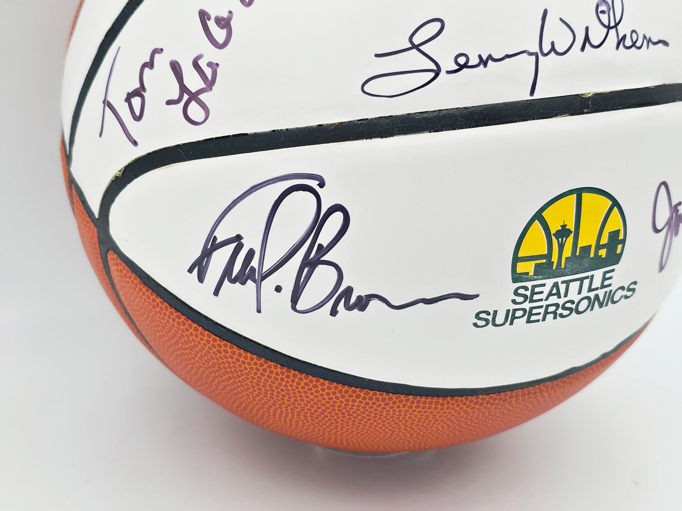 1978-79 NBA Champions Seattle Supersonics Team Autographed White Logo Basketball "HOF 89, 98, 10" With 9 Signatures Including Fred Brown & Lenny Wilkens (Smudged) MCS Holo #70320