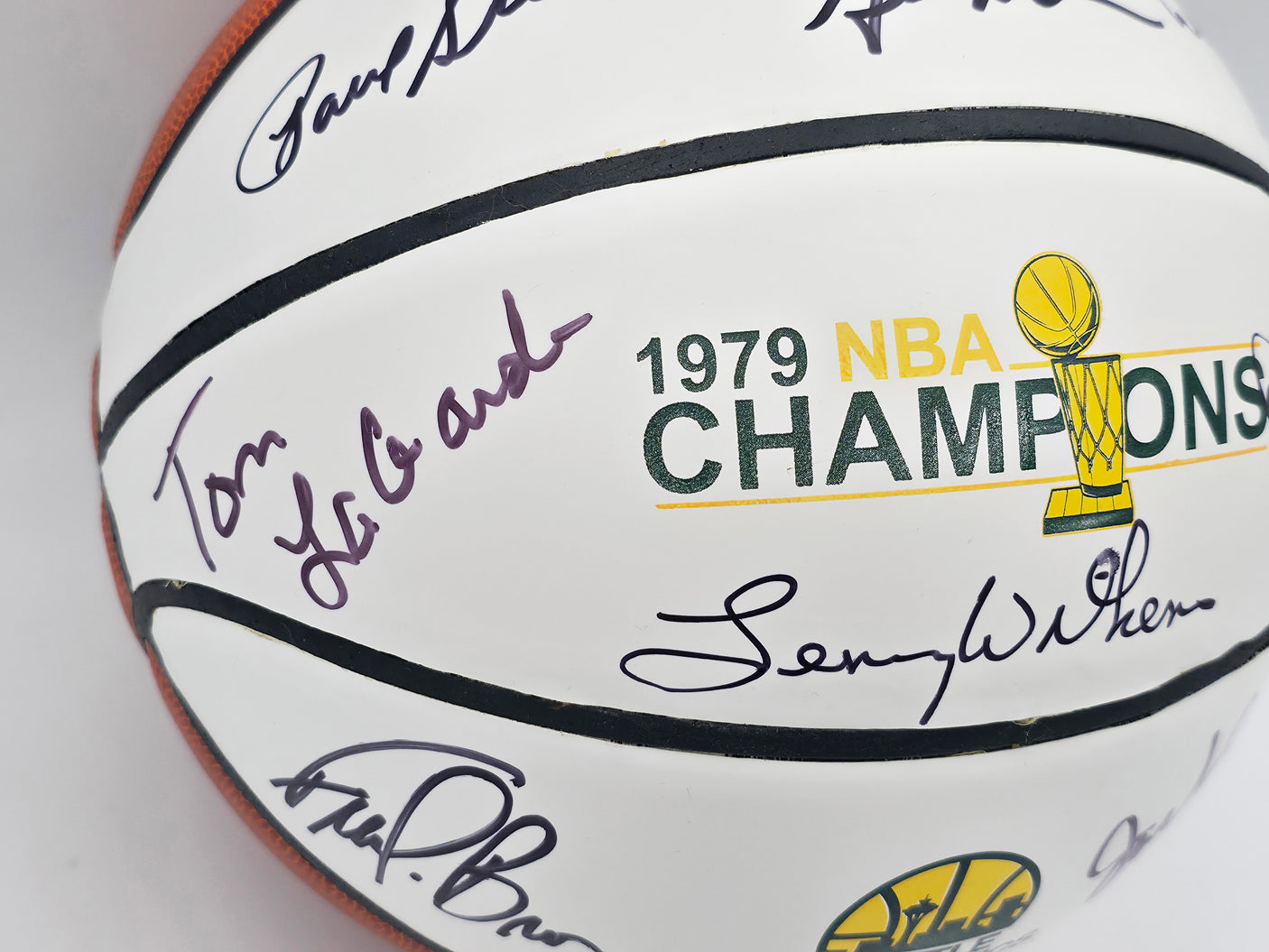 1978-79 NBA Champions Seattle Supersonics Team Autographed White Logo Basketball "HOF 89, 98, 10" With 9 Signatures Including Fred Brown & Lenny Wilkens (Smudged) MCS Holo #70320