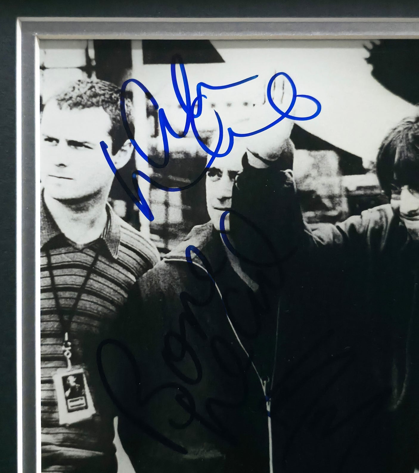 Oasis Autographed Framed 8x12 Photo Signed By All 5 Band Members Including Noel & Liam Gallagher Beckett BAS #AC95433