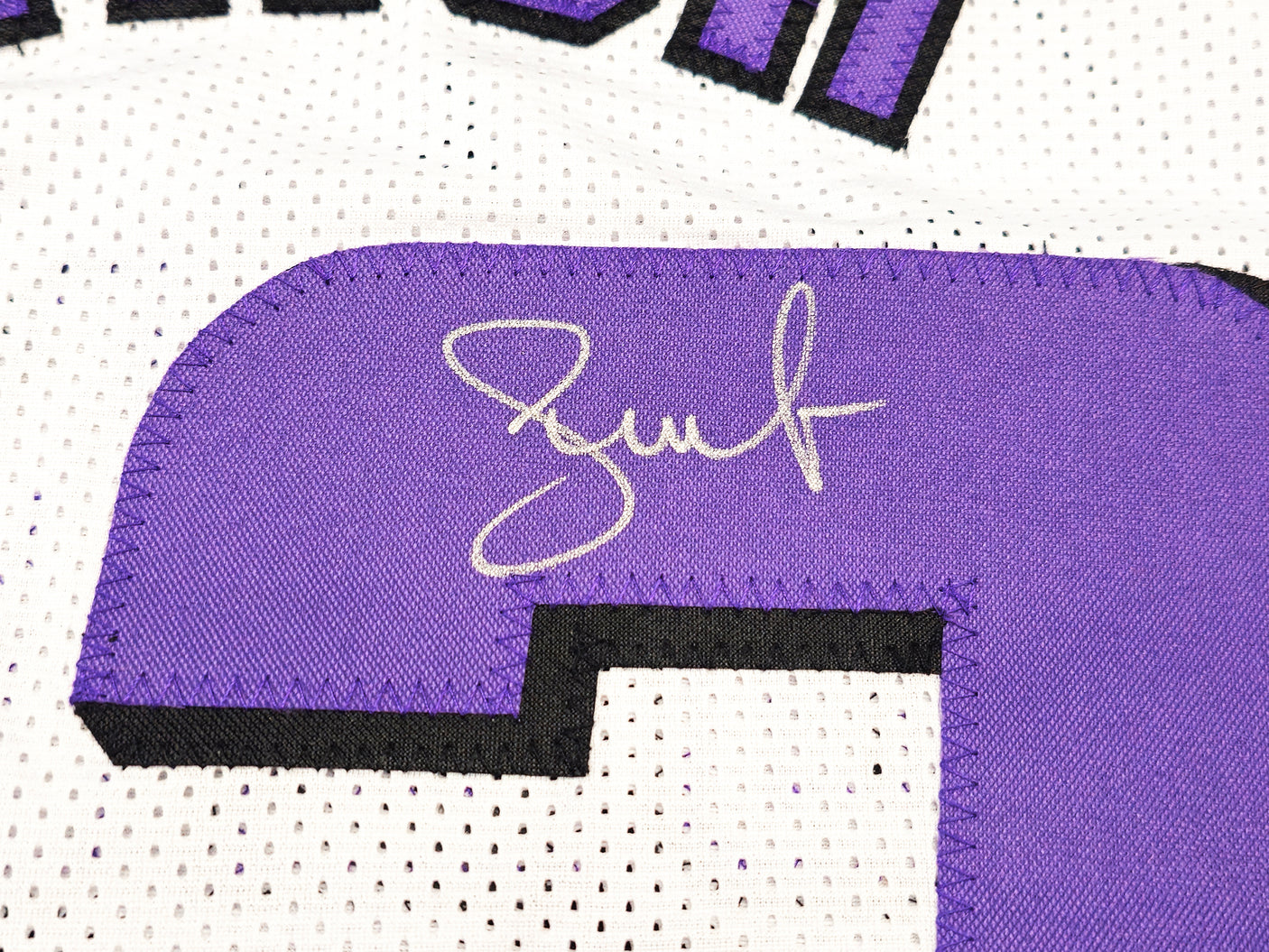 Phoenix Suns Steve Nash Autographed White Jersey Beckett BAS Witness Stock #233676
