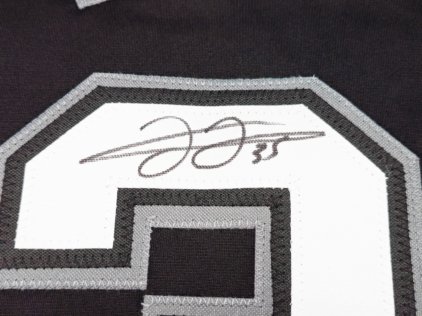 Chicago White Sox Frank Thomas Autographed Black Jersey Beckett BAS Witness Stock #233373