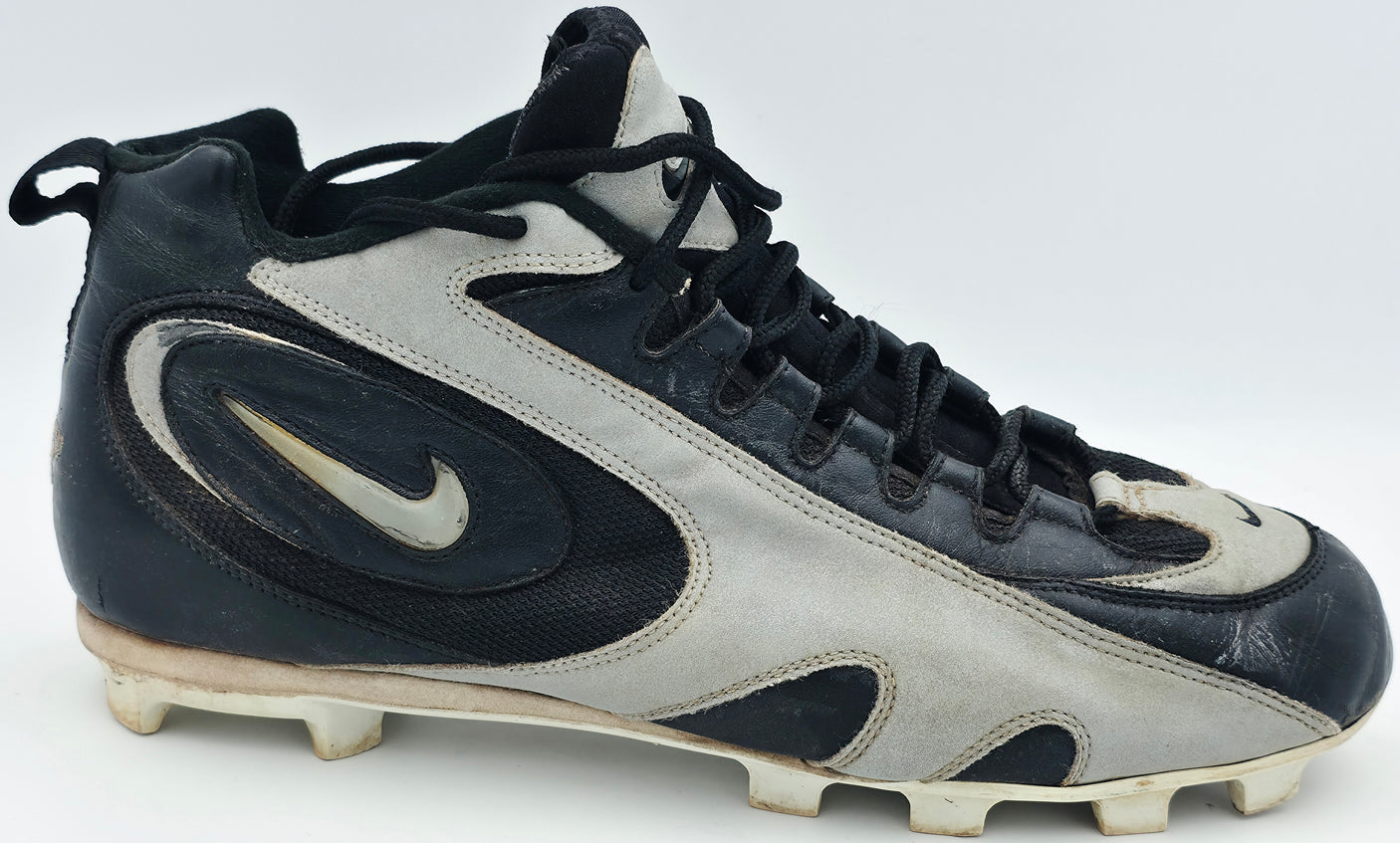 Jay Buhner Autographed Game Used Black & Grey Nike Cleat Seattle Mariners #300 Hit Home Run Size 13 Beckett BAS QR #BS30339