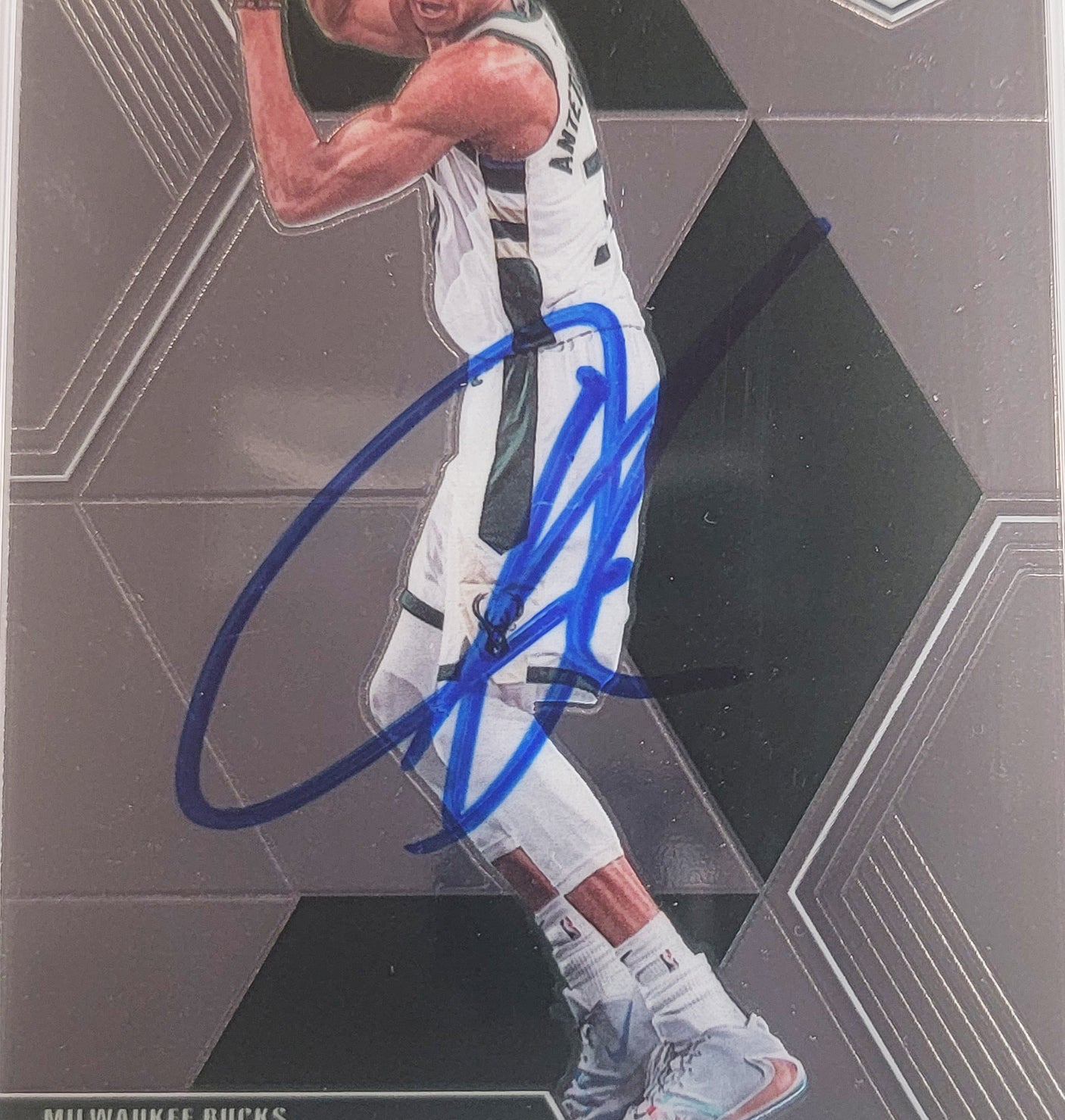 Giannis Antetokounmpo Autographed 2019 Panini Mosaic Card #75 Milwaukee Bucks PSA 8 PSA/DNA #61197186