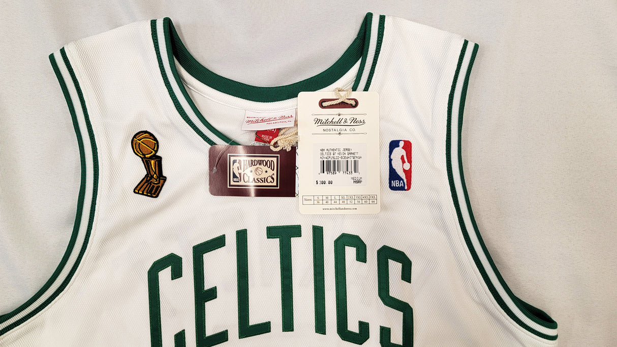 Boston Celtics Kevin Garnett Autographed White Mitchell & Ness 2007-08 Hardwood Classics NBA Finals Patch Jersey Size M Beckett BAS Witness #WV46232
