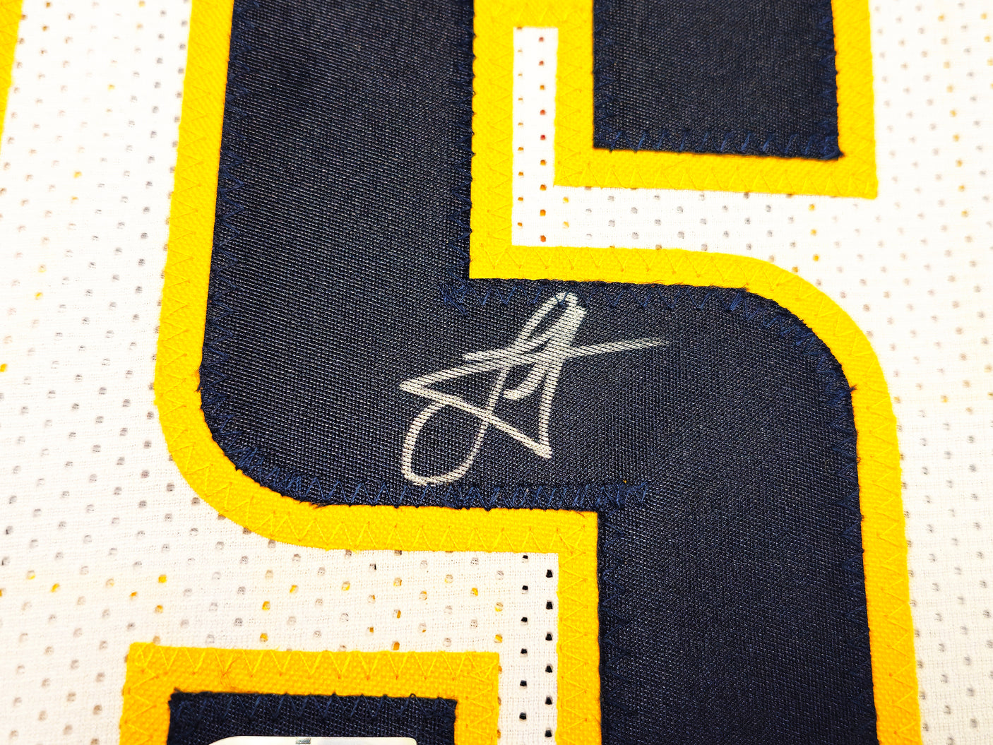 Denver Nuggets Nikola Jokic Autographed White Jersey Beckett BAS Witness Stock #234049