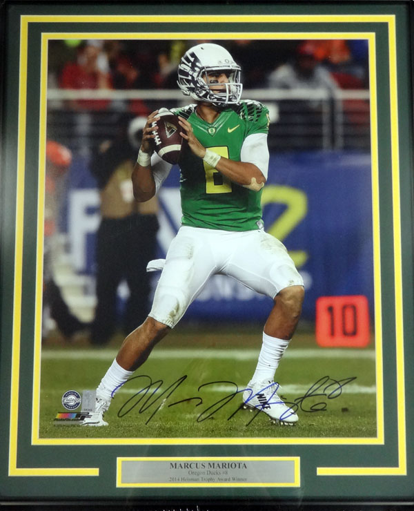 Marcus Mariota Autographed Framed 16x20 Photo Oregon Ducks MM Holo Stock #89810