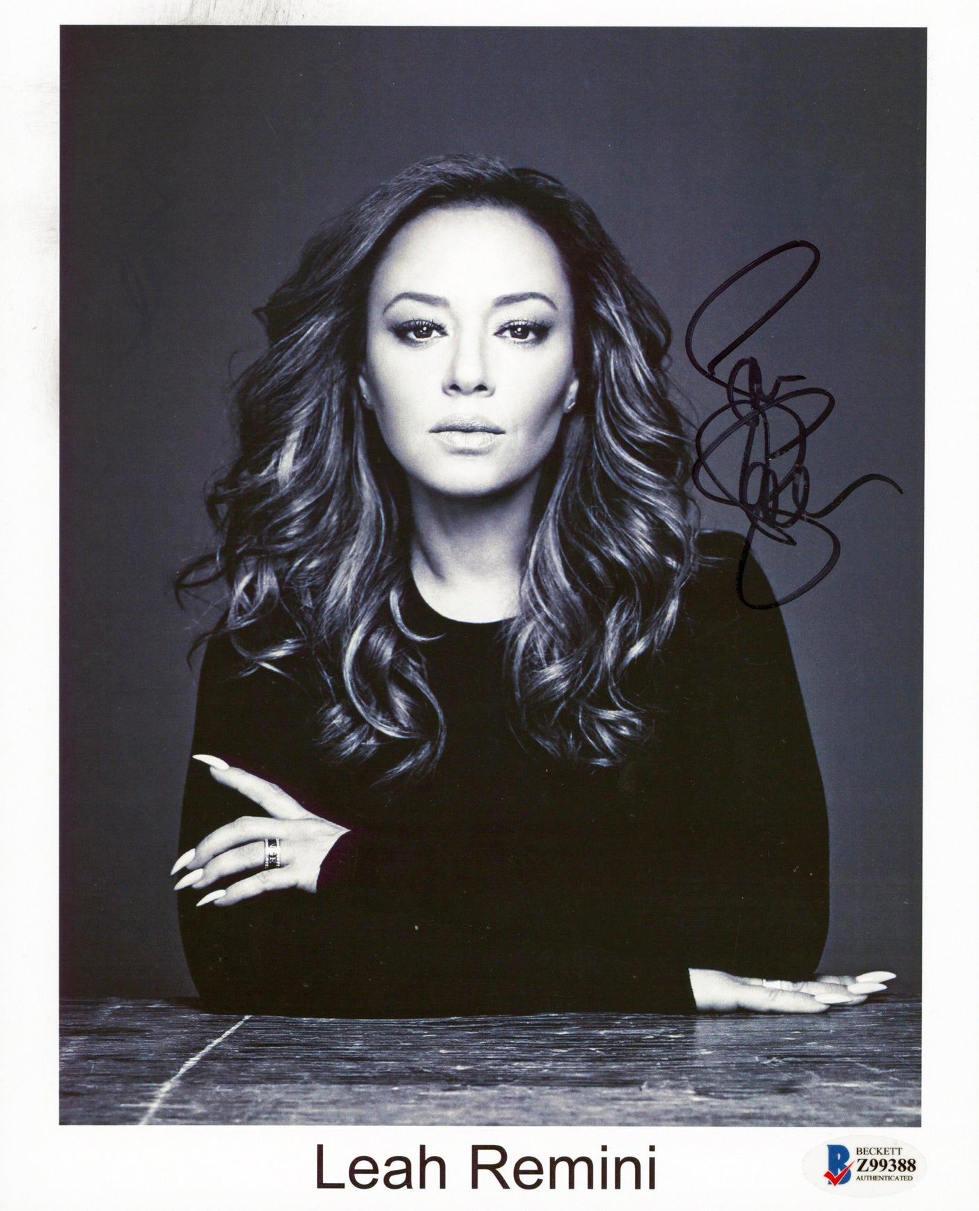 Leah Remini The King Of Queens Authentic Signed 8x10 Photo BAS #Z99388