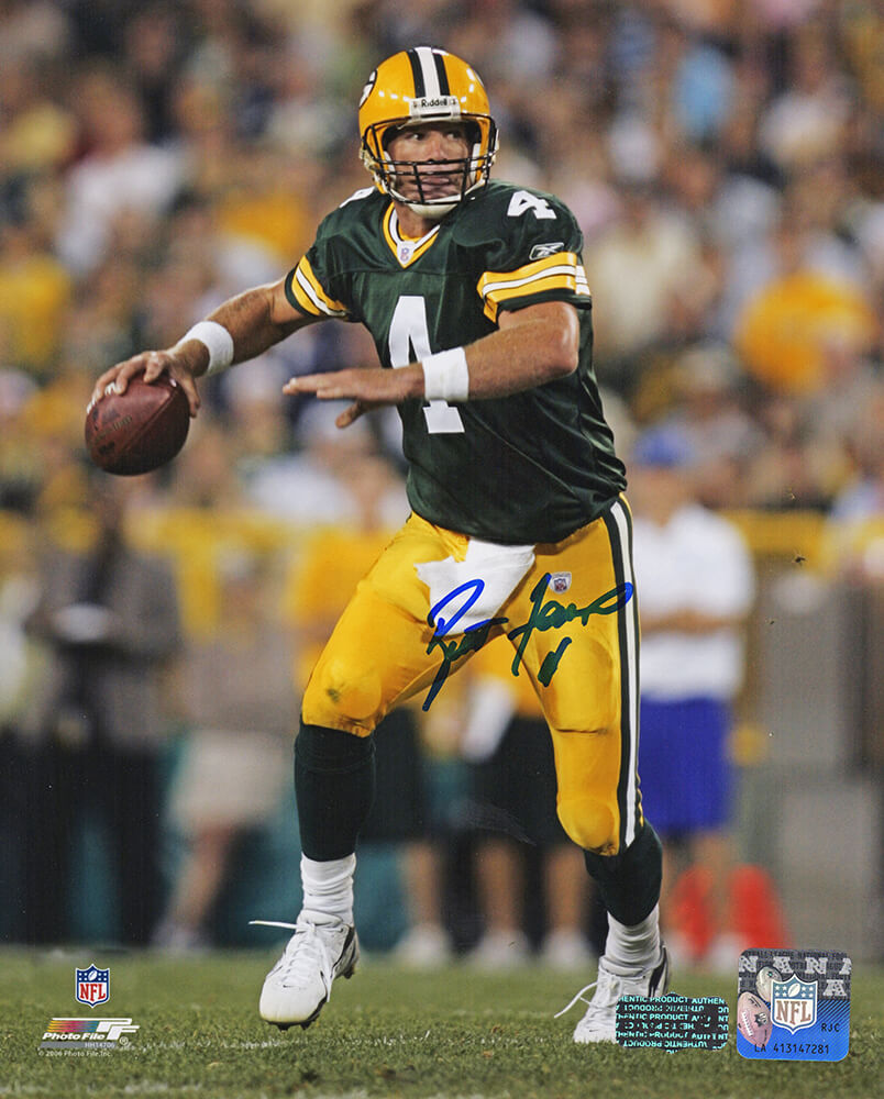 Brett Favre Signed Green Bay Packers Green Jersey Ball In Hand Passing 8x10 Photo
