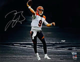 JOE BURROW Autographed Cincinnati Bengals Throwing 11" x 14" Photograph FANATICS
