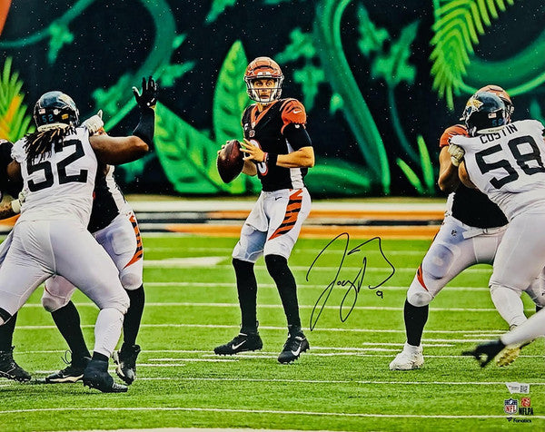 Joe Burrow Autographed Cincinnati Bengals In Pocket 16" x 20" Photograph Fanatics