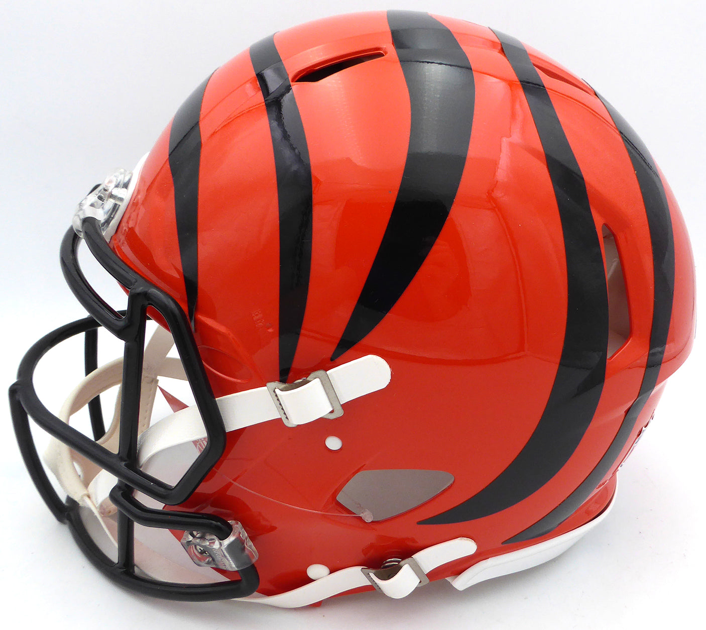 Ja'Marr Chase Autographed Cincinnati Bengals Full Size Authentic Helmet Beckett BAS Witness #3W056093
