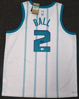 Charlotte Hornets Lonzo Ball Autographed White Nike Swingman Jersey Size 52 Beckett BAS QR #AB89467