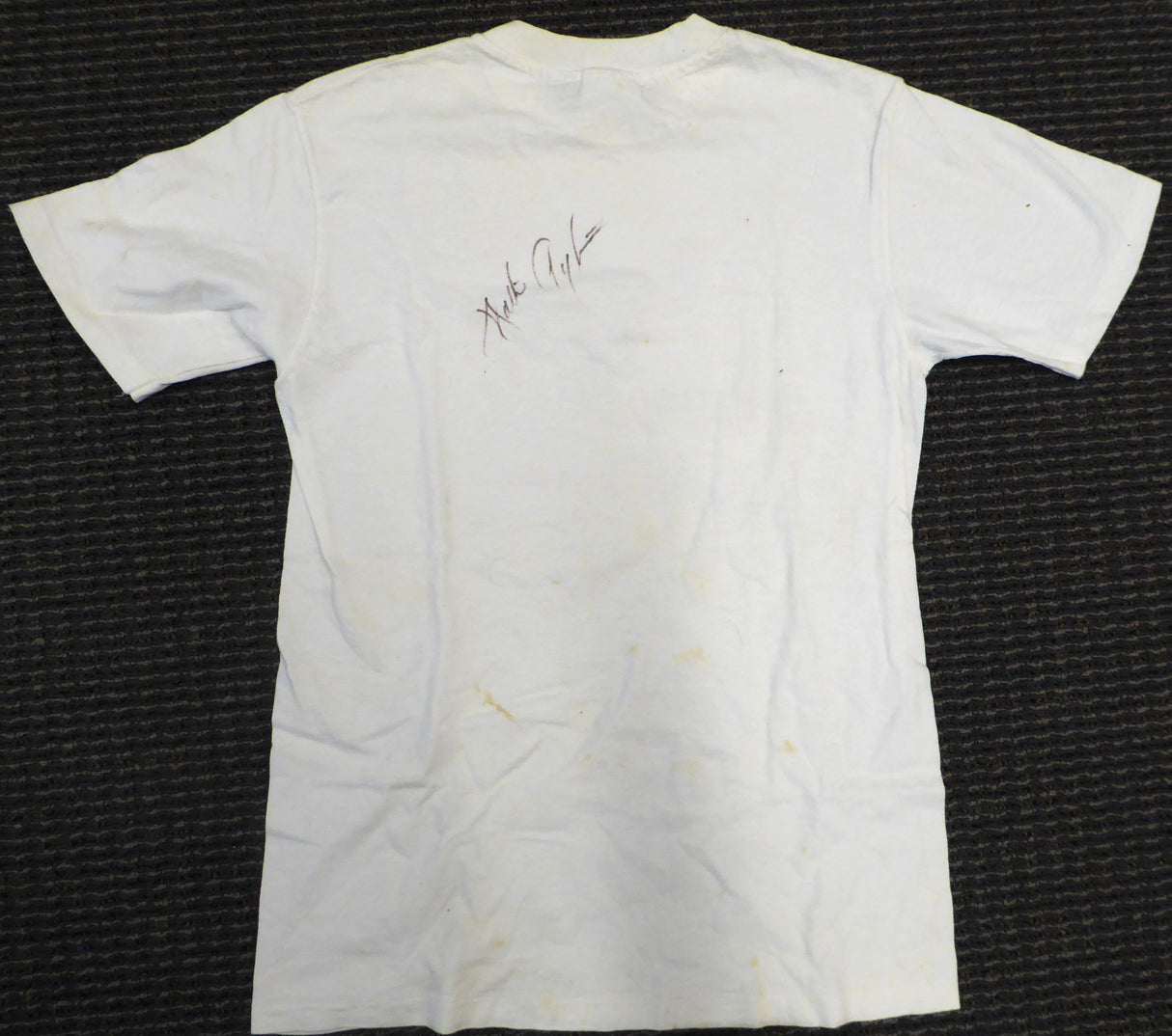 Chicago Bears Walter Payton Autographed White Hanes T-Shirt (Stains) Size M JSA #RR11972