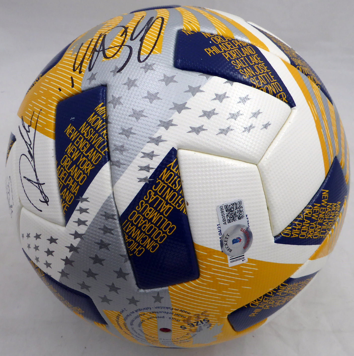 Seattle Sounders Autographed 2021 Match Used Adidas Soccer Ball Signed by 16 Players Including Stefan Frei Fanatics Holo #AA0128540