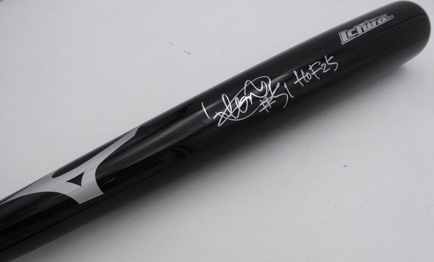 Ichiro Suzuki Autographed Black Player Model Mizuno Bat Seattle Mariners "#51 & HOF 25" Beckett BAS QR #2W517205