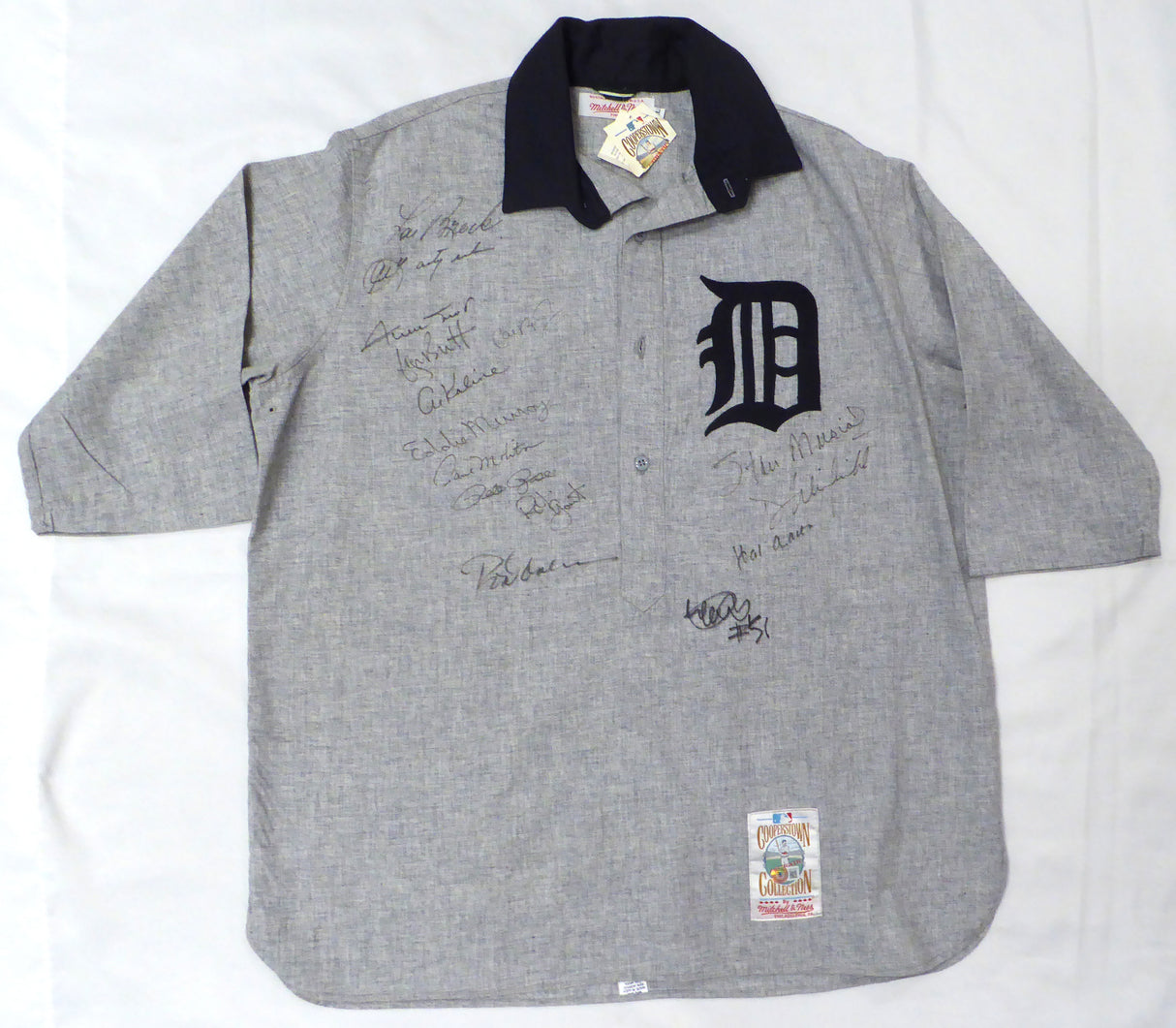 3000 Hit Club Autographed Jersey With 15 Signatures Including Aaron, Mays, Ichiro & Rose Beckett BAS #AD43551