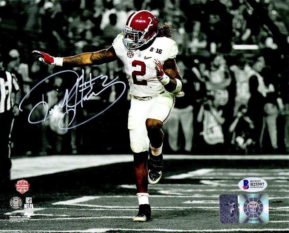 Derrick Henry Signed Alabama Crimson Tide Heisman Pose Spotlight 8x10 Photo (Beckett)