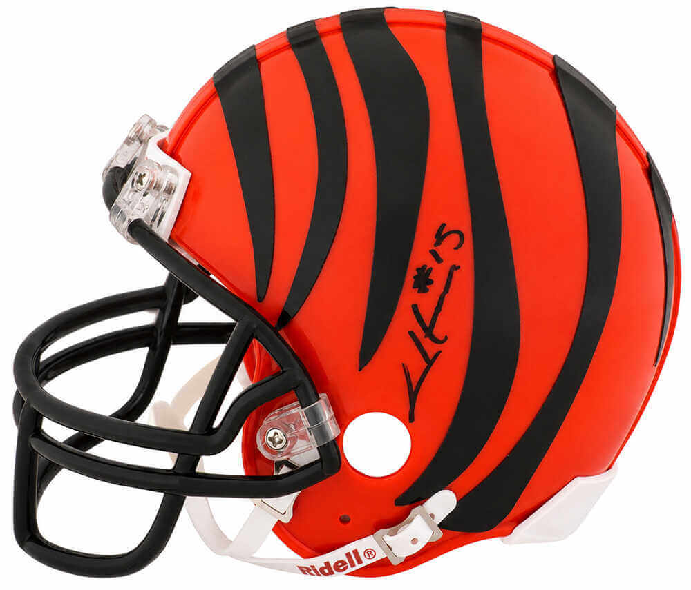 Chris Henry Signed Bengals Riddell (VSR4) Mini Helmet - (In Black)