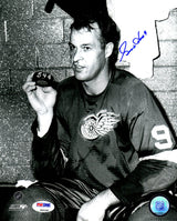 Gordie Howe Signed Detroit Red Wings 544th Goal Puck B&W 8x10 Photo (PSA/DNA)
