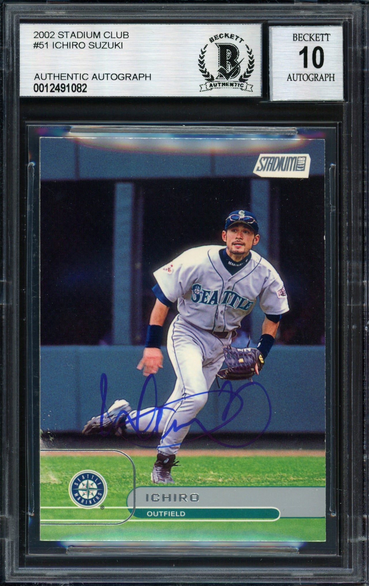 Ichiro Suzuki Autographed 2002 Topps Stadium Club Card #51 Seattle Mariners Auto Grade 10 Beckett BAS #12491082